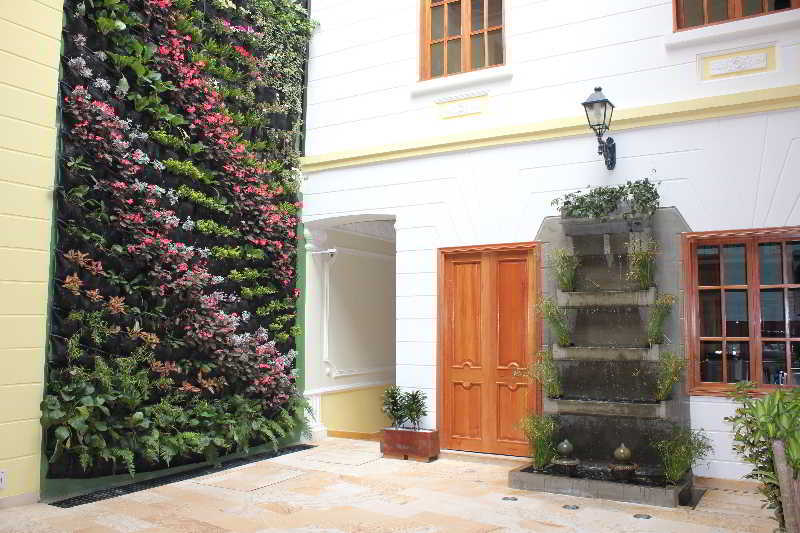 Hotel Santa Lucia Boutique Spa Μπογκοτά Εξωτερικό φωτογραφία Vertical garden in a courtyard